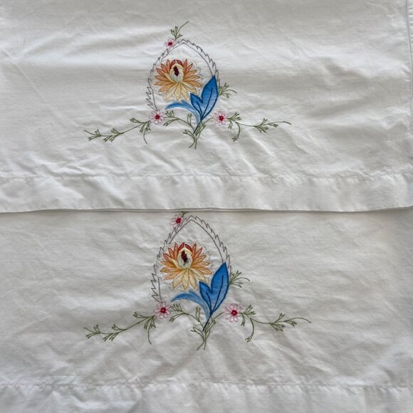 Vintage pillow cases Floral Embroidered White 100% cotton Cottagecore  bedding - Picture 11 of 15